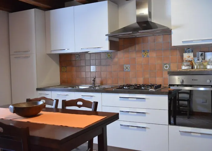 Semesterbostad Dieci Tornesi Montalbano Elicona